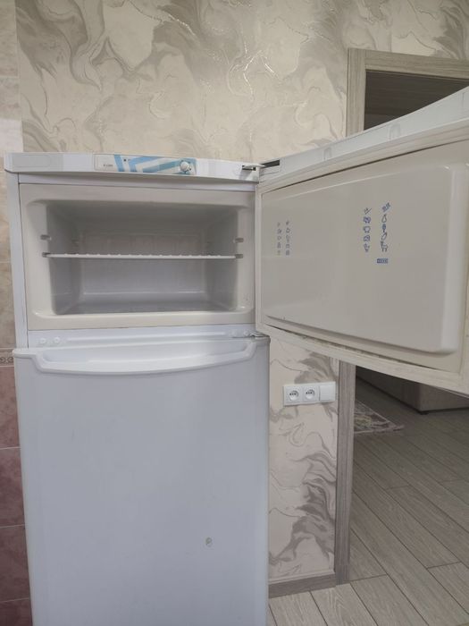 Холодильник  Indesit