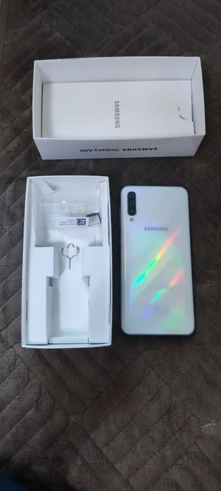 Смартфон Самсунг А50 почти новый