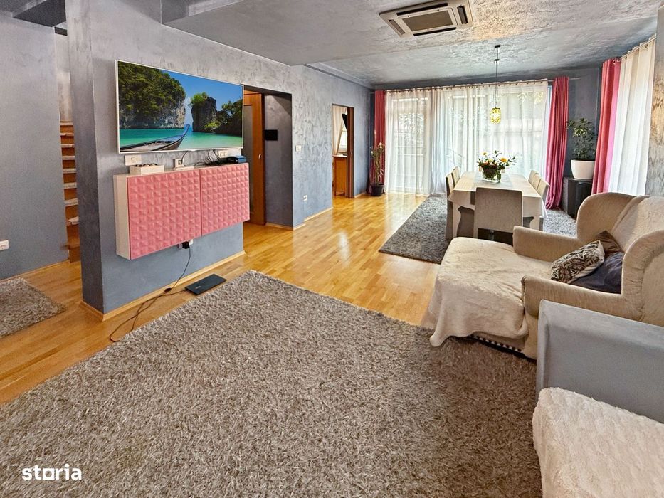 Două case separate , utilizare mixtă– rezidențial & comercial.