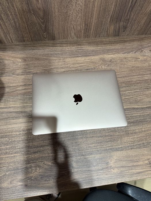 Apple macbook air 2020 M1 chip