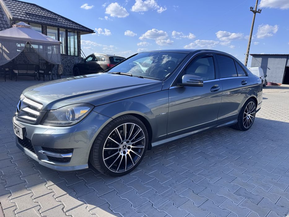 Dezmembrez Mercedes C w204 C250