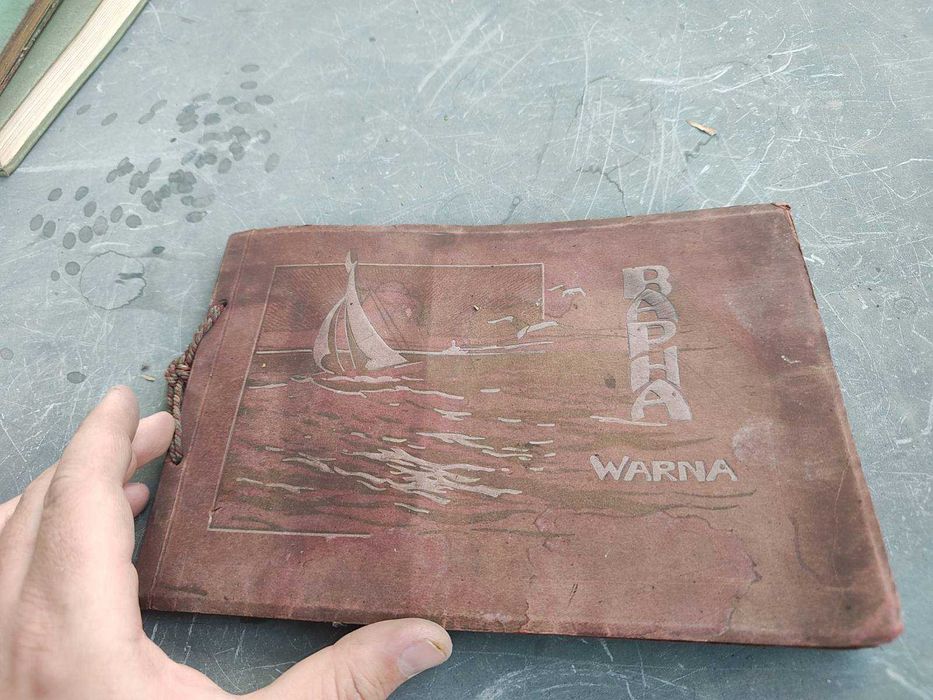 Стари книги и оперни брошури