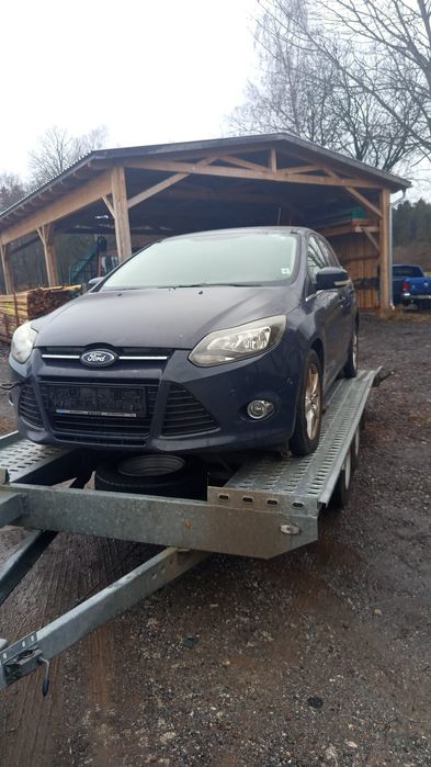 Dezmembrez Ford Focus Ghia 1.6 Tdci 2013