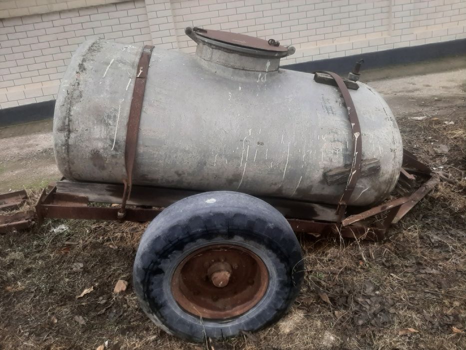 Продается цистерна, прицепная.