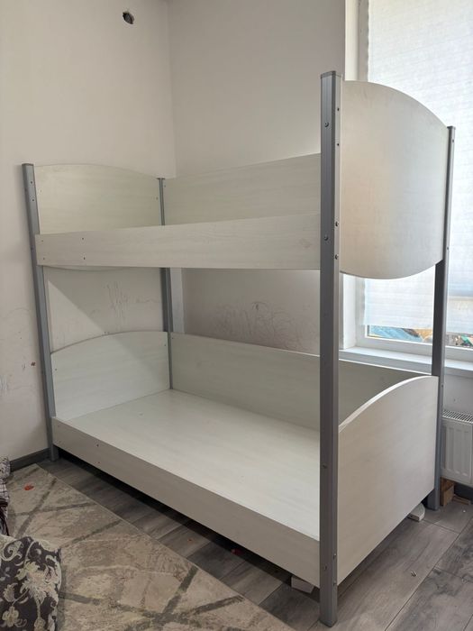 Двухярустный кровать