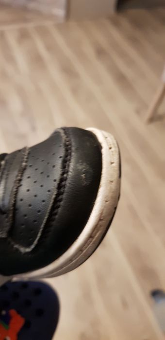Adidasi Nike mar 23 , 05