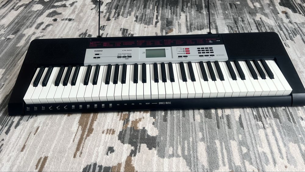 Продам синтезатор Casio