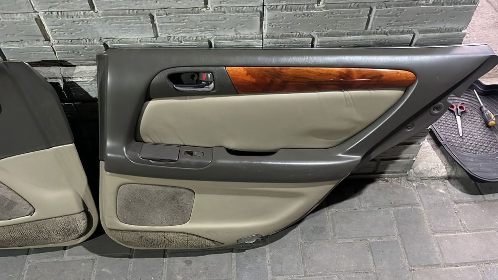 Gs300 обшивки,ковролан