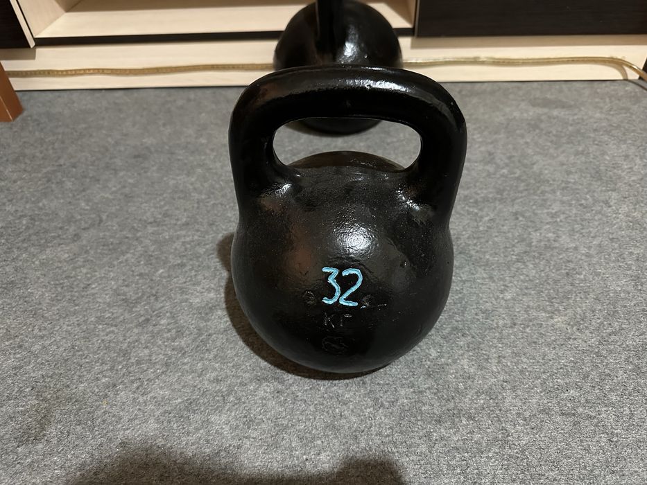 Продам гирю 32 кг торга нет