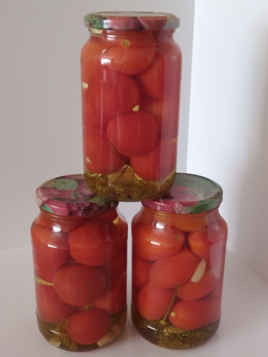 Домашние солёные помидоры.