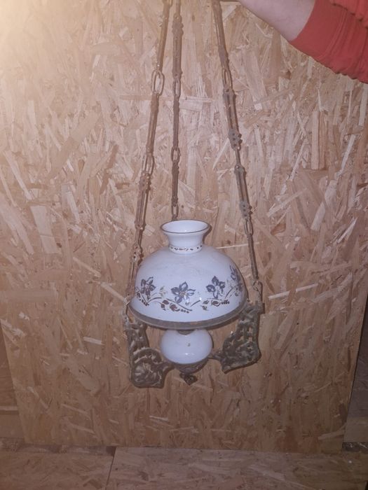 Lampă veche de peste 100 de ani