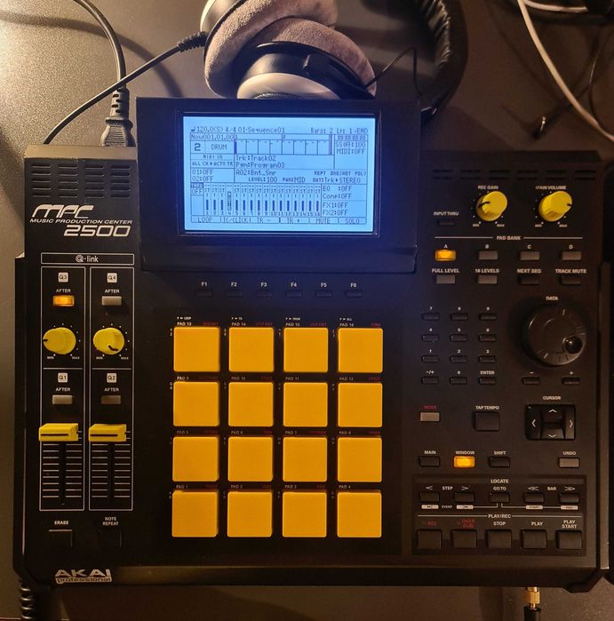 akai mpc 2500 xlcd
