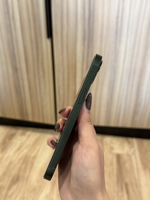 Продам 13 айфон зеленый срочно