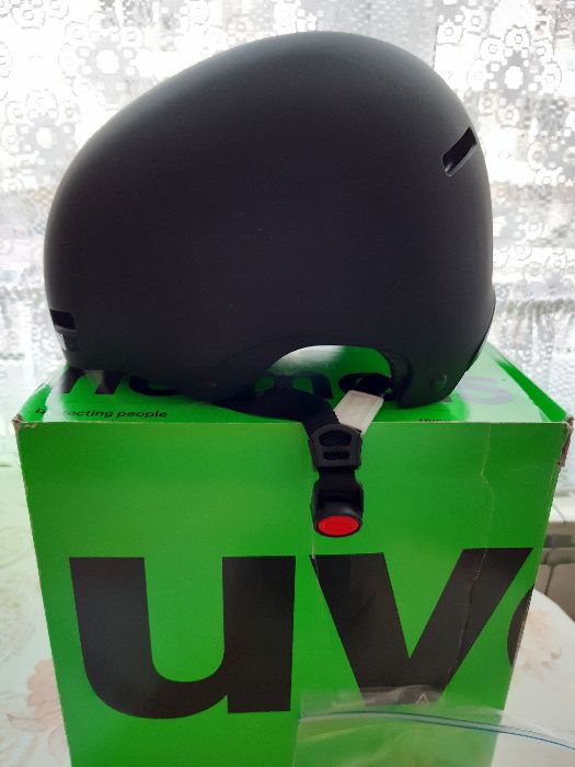 UVEX 52-55 см нова каска ски очила