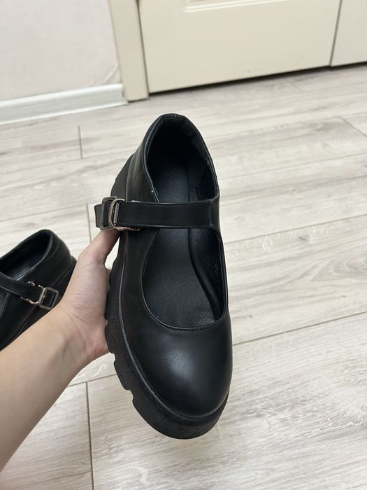 Школьные туфли черные новые