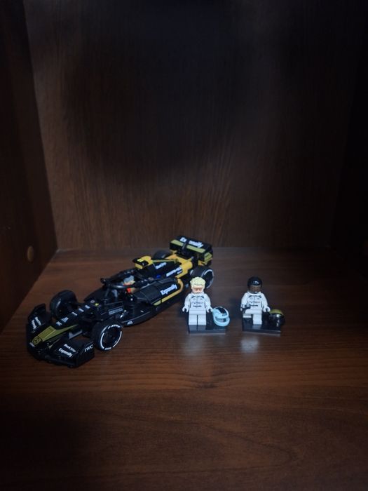 LEGO APXGP Team Race Car from F1 The Movie (77252)