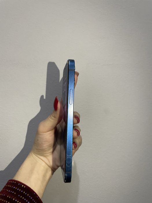 iPhone 12, 128 GB. Face ID толық істейді. Батареясы — 76%.