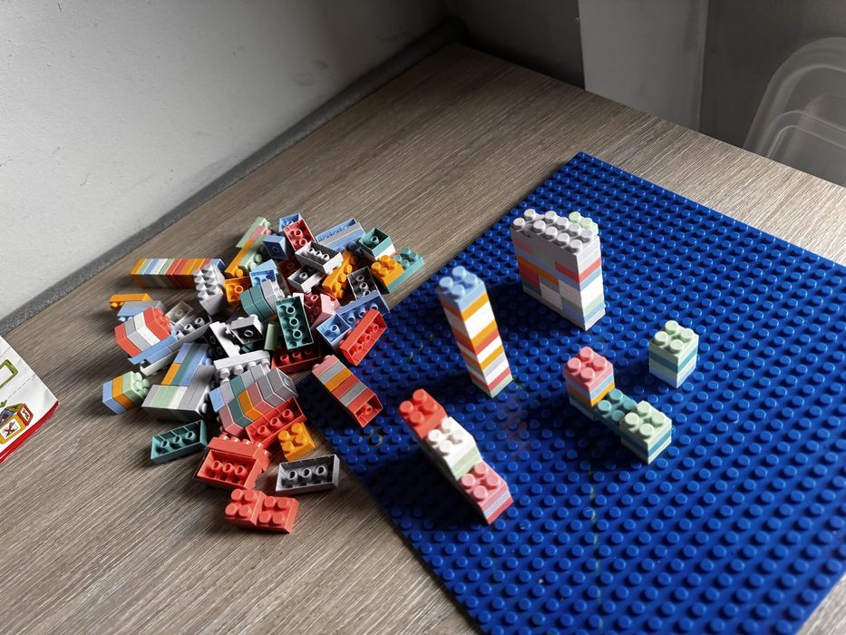Doua seturi de constructie - unul magnetic unul tip lego