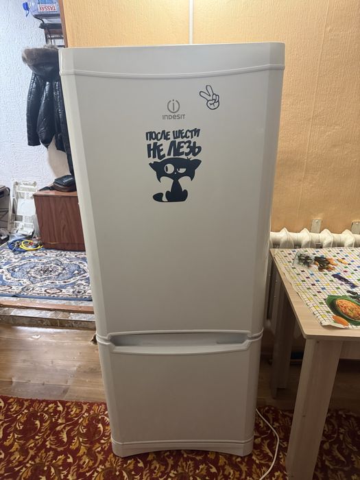 Продам холодильник Indesit