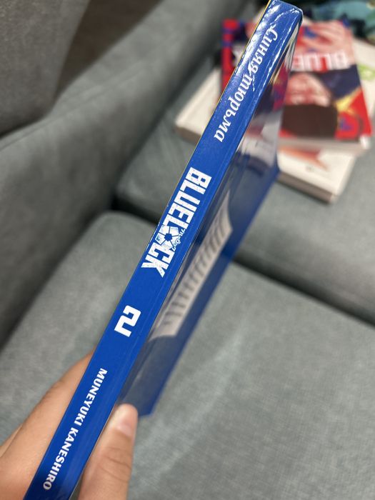 2 книжки-комиксы аниме BLUELOCK.