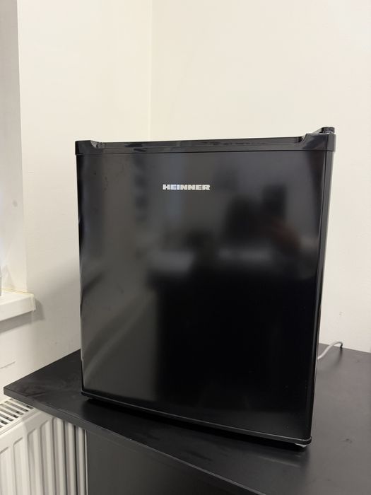 Frigider minibar HEINNED folosit in birou. Ca nou