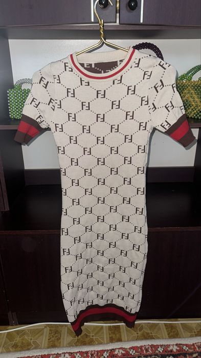 Платья все по 500 тг