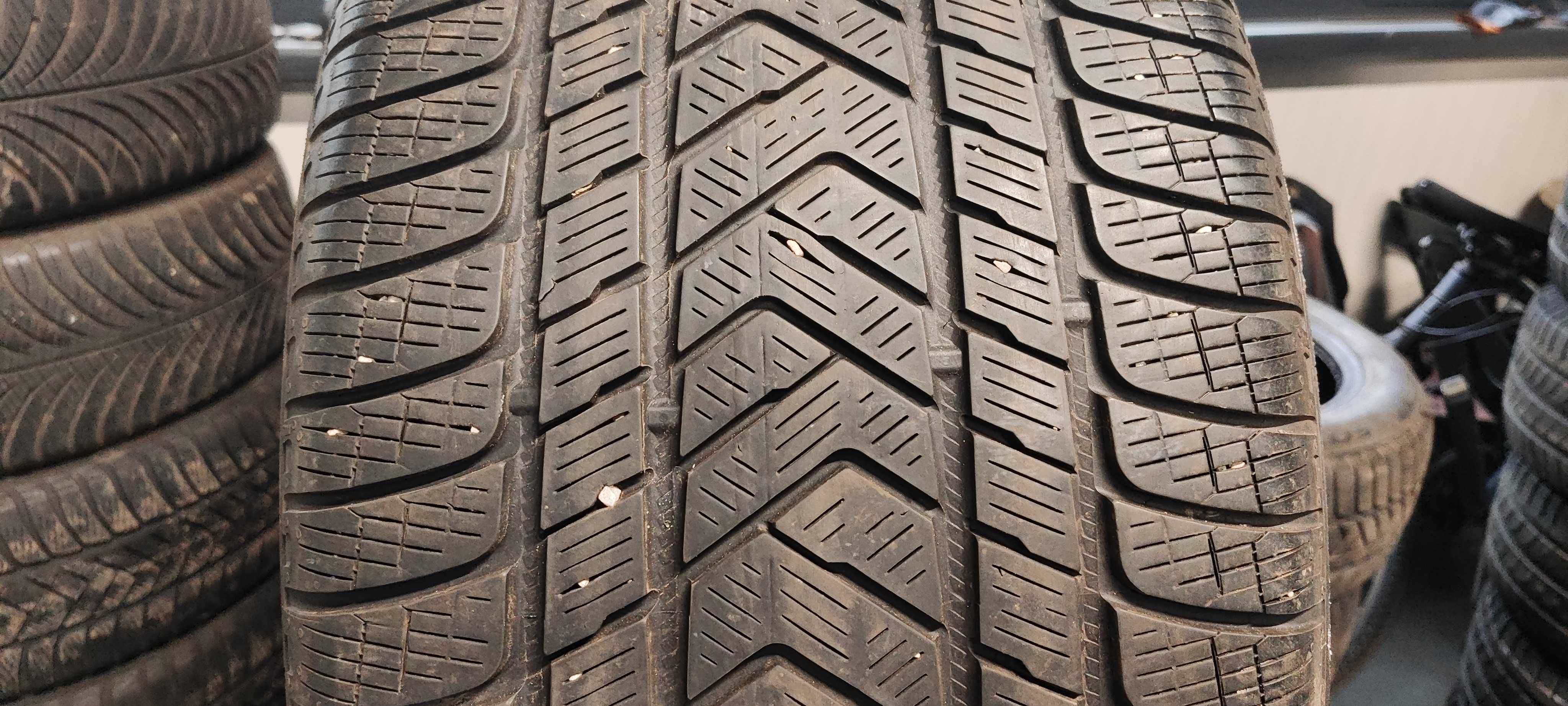 2бр.зимни гуми 305/40/20 Pirelli гр. Нови пазар • OLX.bg