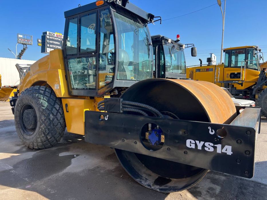 Tuproq(bir vallik)zichlash mashinasi/Грунтовый каток