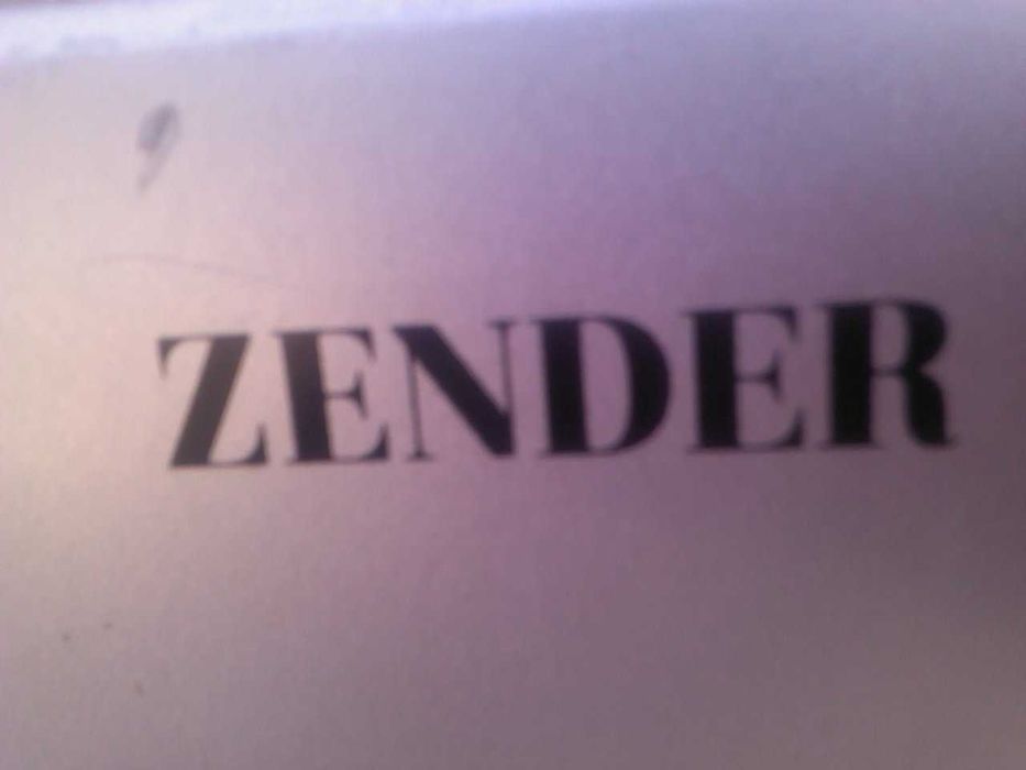 Продается Сабвуффер.ZENDER.300Вт.Без .5+.Колонок.Б/у.( Нерабочии.)
