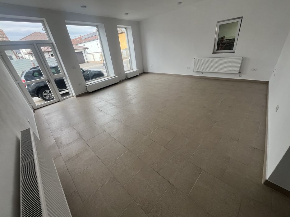 Inchiriez spatiu 60 mp