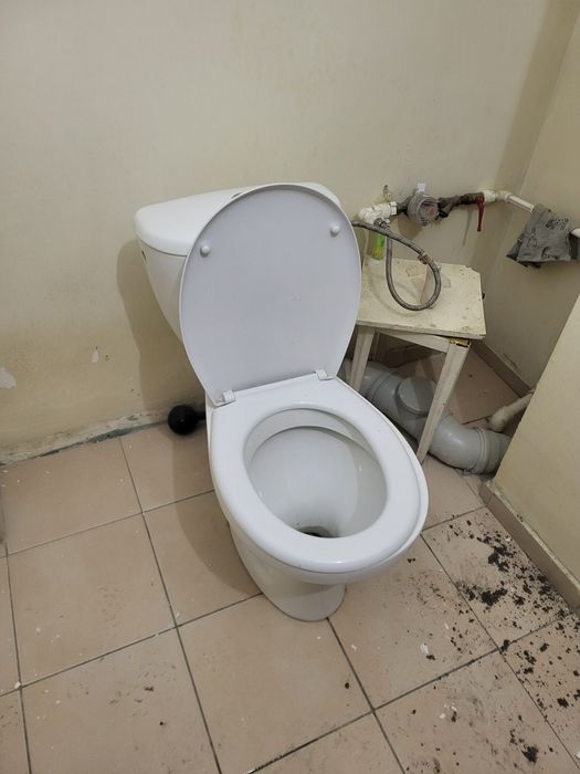 Продам ванну , раковину и туалет