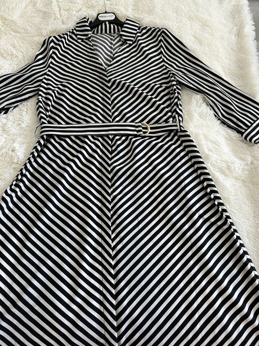 Vand rochie H&M model deosebit purtata o singura data