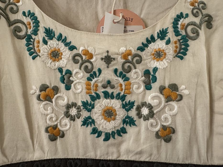 Рокля размер “С”, нова