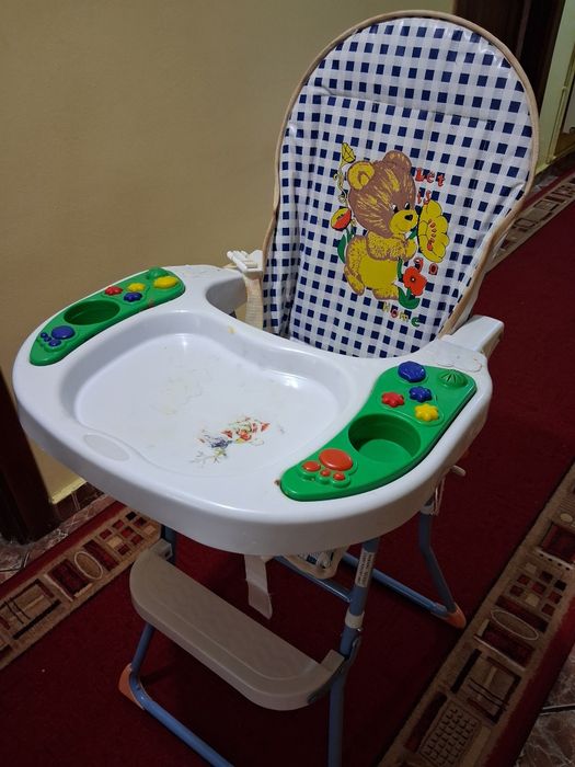 Scaun de masa pentru copii mici
