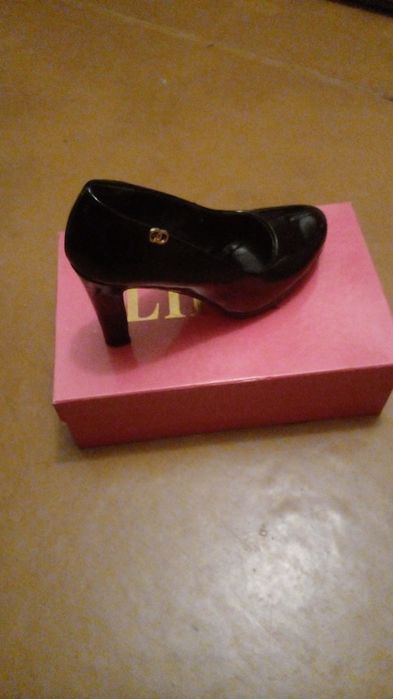 женские лакированные туфли