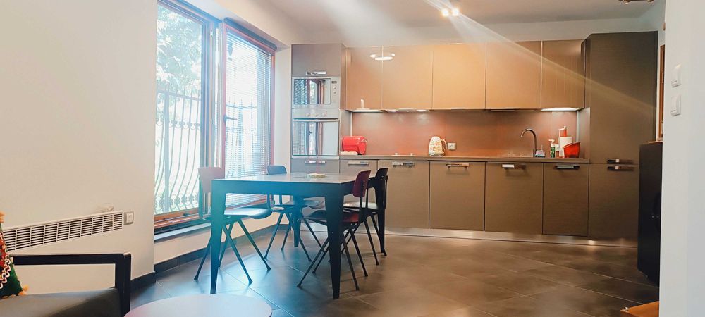 Дава се под наем Тристаен апартамент в Варна, Център - 101 кв.м за 897.6 € - Снимка #10