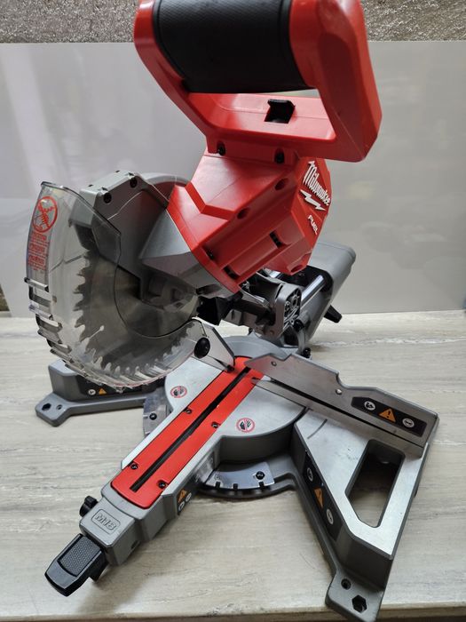 Milwaukee Настолен Циркуляр M18FMS190 18V.