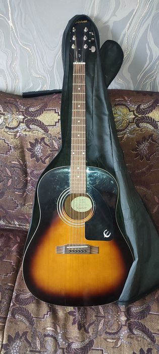 Гитара аккустическая