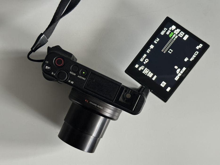 Aparat foto video Sony ZV1 - ideal pentru camera web si vloging