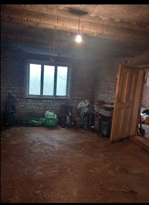 Парцел, сграда и гаражи в центъра на Мърчево !