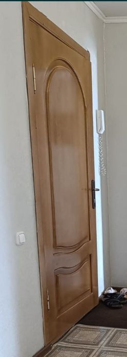 Дверь деревянная входная