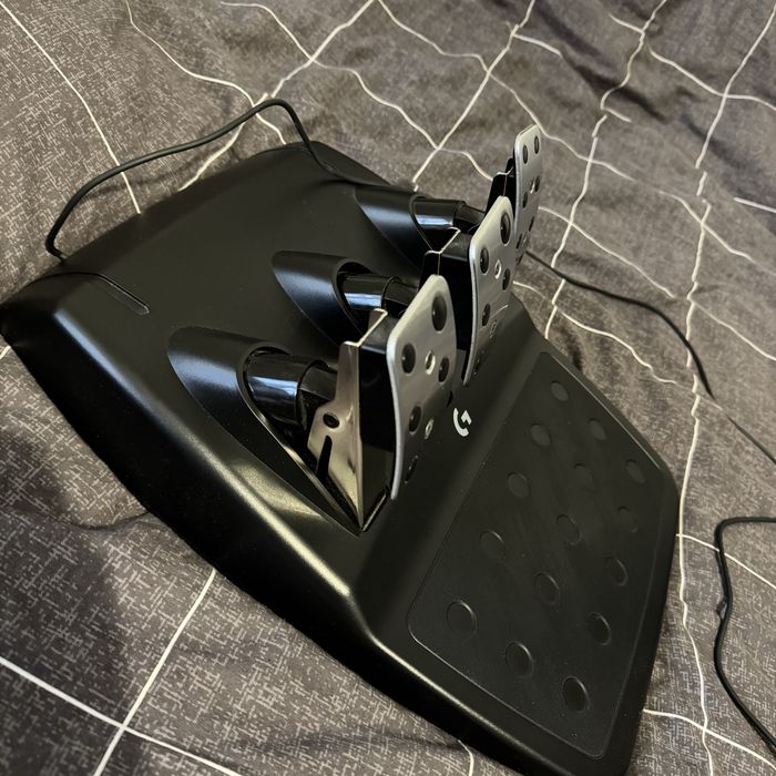 Volan Logitech G923 + Pedale + Shifter (PC/PS4/PS5)