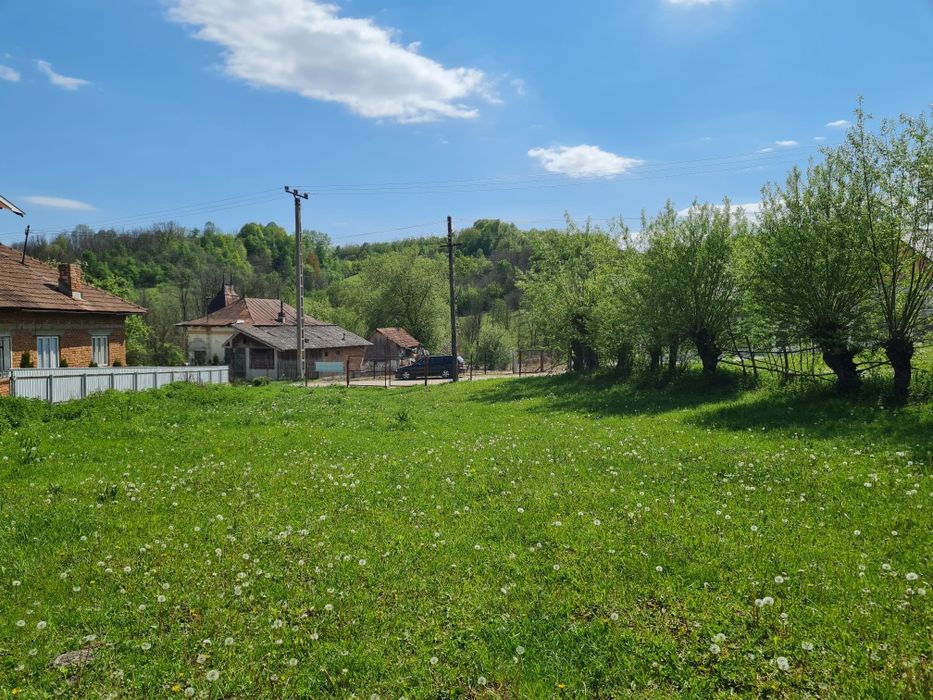 Teren intravilan de vânzare