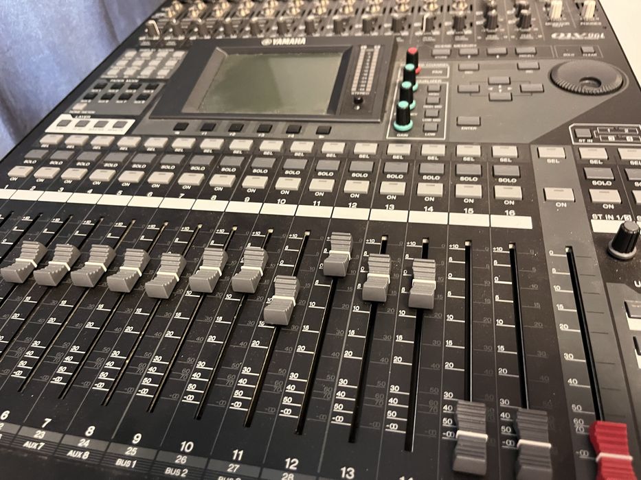 Yamaha V01 96i mixer