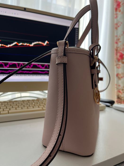 Geanta Michael Kors incapatoare noua piele safiano
