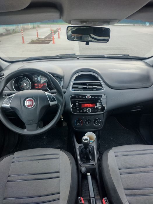Vand  Fiat Punto Evo an 2010motor 1.3 diesel ,proprietar in acte,fara rugina