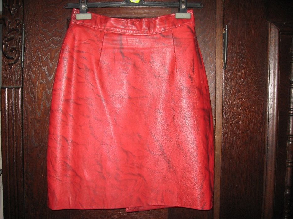 Fuste diferite modele si culori confectionate din piele naturala