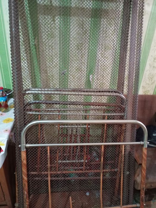 Железная кровать