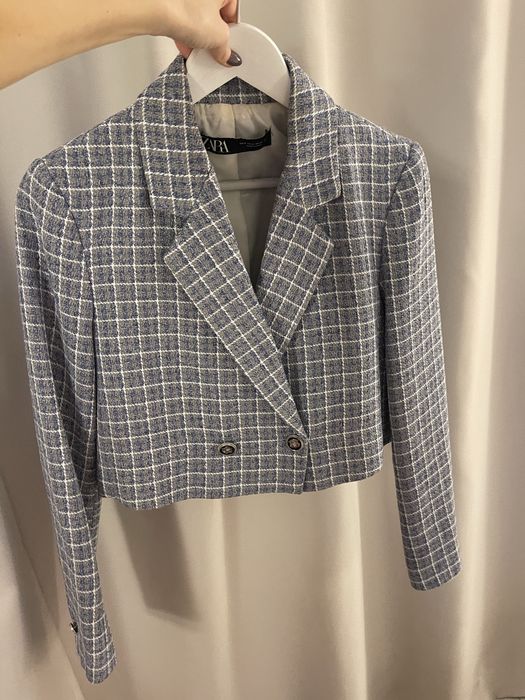 Комплект късо сако и панталонки Зара