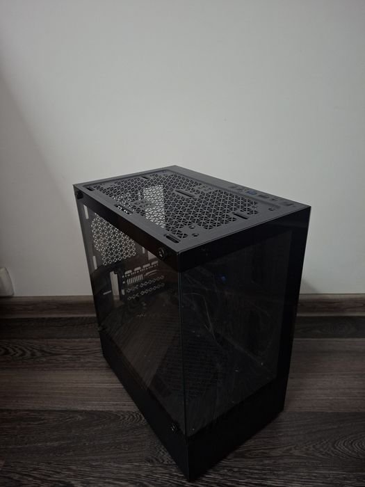 Carcasa PC ca noua